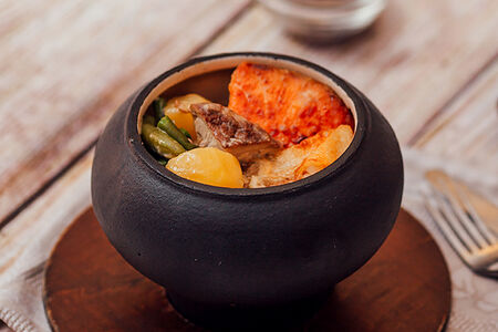 Семга и судак с белыми грибами, картофелем и фасолью