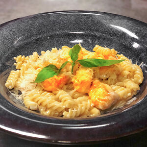 Спагетти со страчателлой и креветками