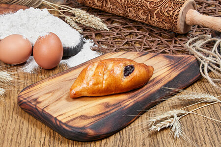 Пирожок со смородиной