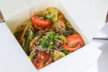 Салат Фунчоза с овощами