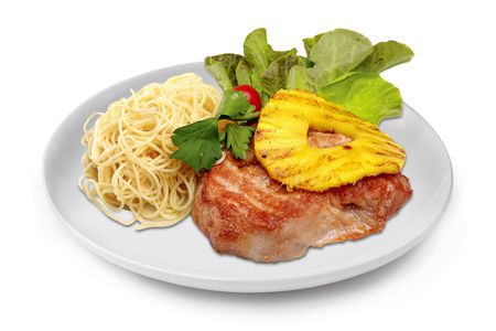 Cвинoй стейк с ананасом гриль и спагетти