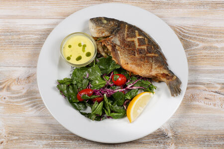 Дорада, фаршированная овощами