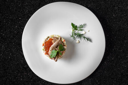 Салат Оливье с жареной перепелкой и красной икрой