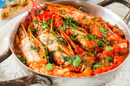 Креветки Саганаки