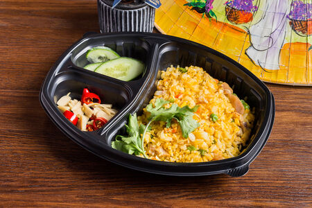 Жареный рис с курицей