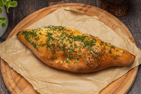 Грузинская булочка с чесночным маслом