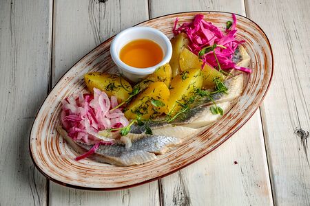 Филе сельди с картофелем в мундире