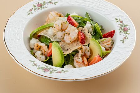 Салат с креветками и кремом Юдзу