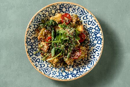 Салат с хрустящими баклажанами 