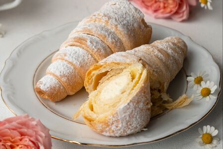 Трубочки с белковым кремом