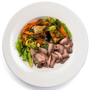 Теплый салат с Ростбифом