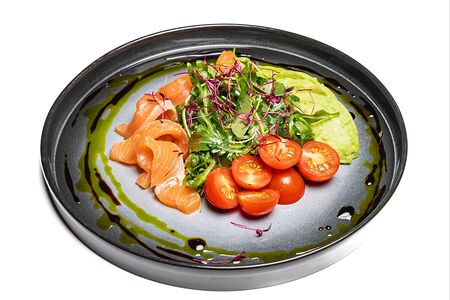 Салат с слабосолёным лососем, рукколой и авокадо