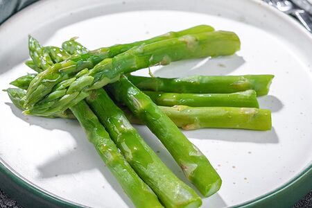 Спаржа жареная