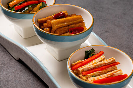 Ассорти из овощных закусок