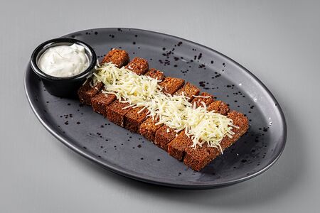 Гренки с чесночным соусом