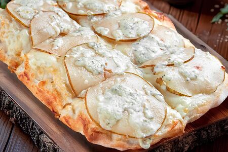 Римская пицца Груша-горгонзола