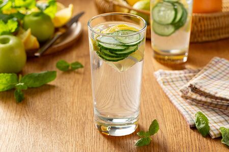 Огуречная вода с лимоном