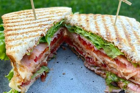 Двойной сэндвич с ветчиной и сыром 