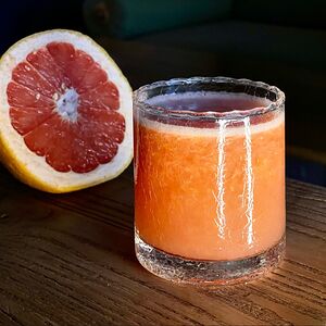 Свежевыжатый грейпфрутовый сок