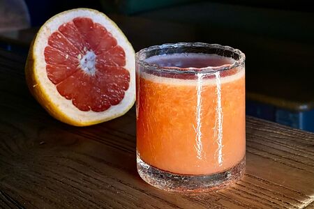 Свежевыжатый грейпфрутовый сок