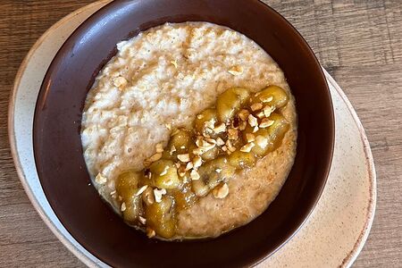 Овсянка с корицей и печёным бананом