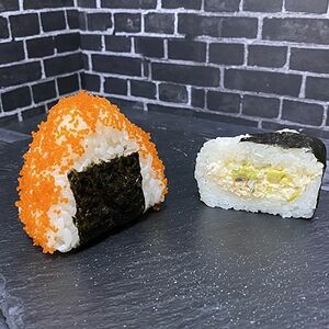 Онигири с крабом