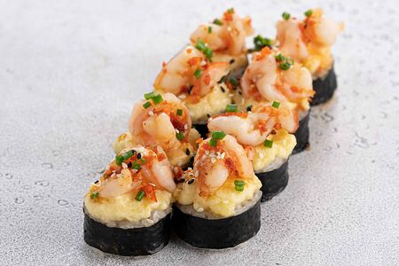 Запеченный ролл с креветкой и сыром (8 шт)