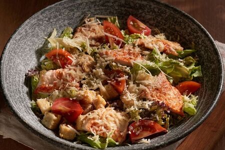 Салат Цезарь с куриным филе