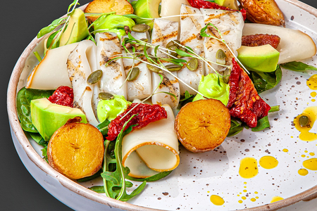 Салат кальмар гриль