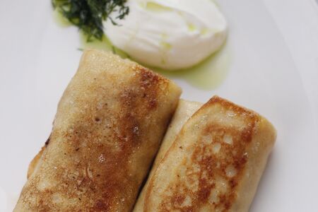 Блинчики с мясом и сметаной