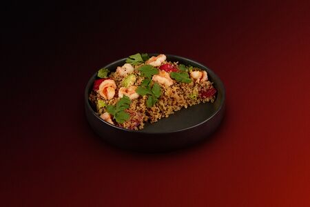 Калифорнийский с киноа и креветками