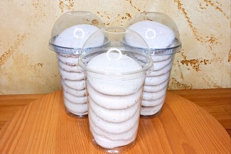 Безе с орехами в стакане