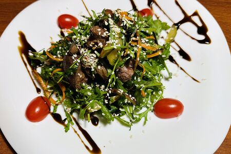 Тёплый салат с телятиной