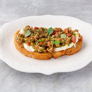 Брускетта с томатной сальсой