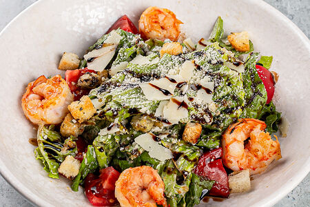 Салат Цезарь с креветками