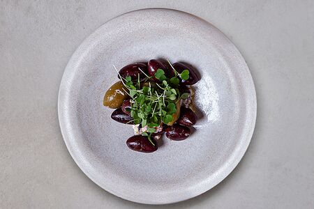 Битые оливки в соусе из греческого сыра