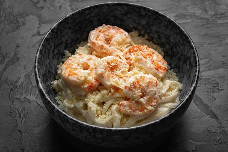 Удон с креветками в трюфельном соусе 