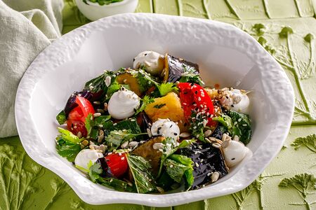 Салат с хрустящими баклажанами