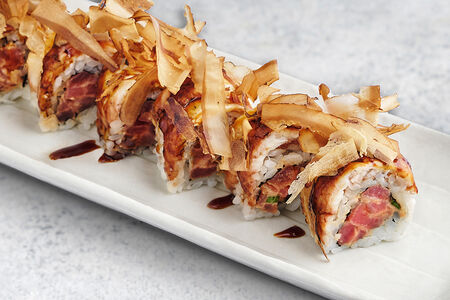 Ролл с угрем и острым тунцом