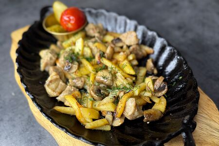 Шипящая сковородка с говядиной