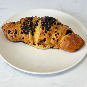 Круассан с шоколадной начинкой