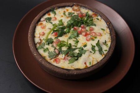 Аджапсандали с сыром