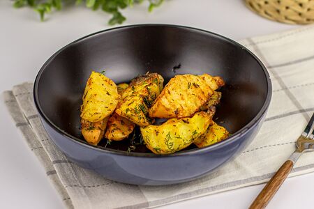 Картофель запеченный с чесноком