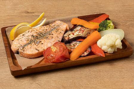 Стейк сёмги на пару с овощами