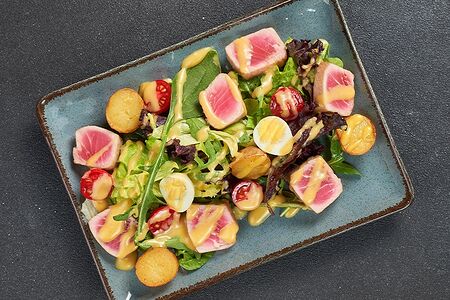 Салат с тунцом