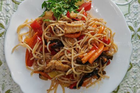 Спагетти с мясом и овощами