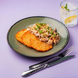 Драники с грудинкой и беконом в сметанном соусе