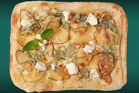 Пицца Римская с грушей, голубым сыром и рикоттой