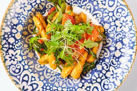 Салат со страчателлой и баклажанами