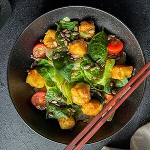 Салат с жареным тофу